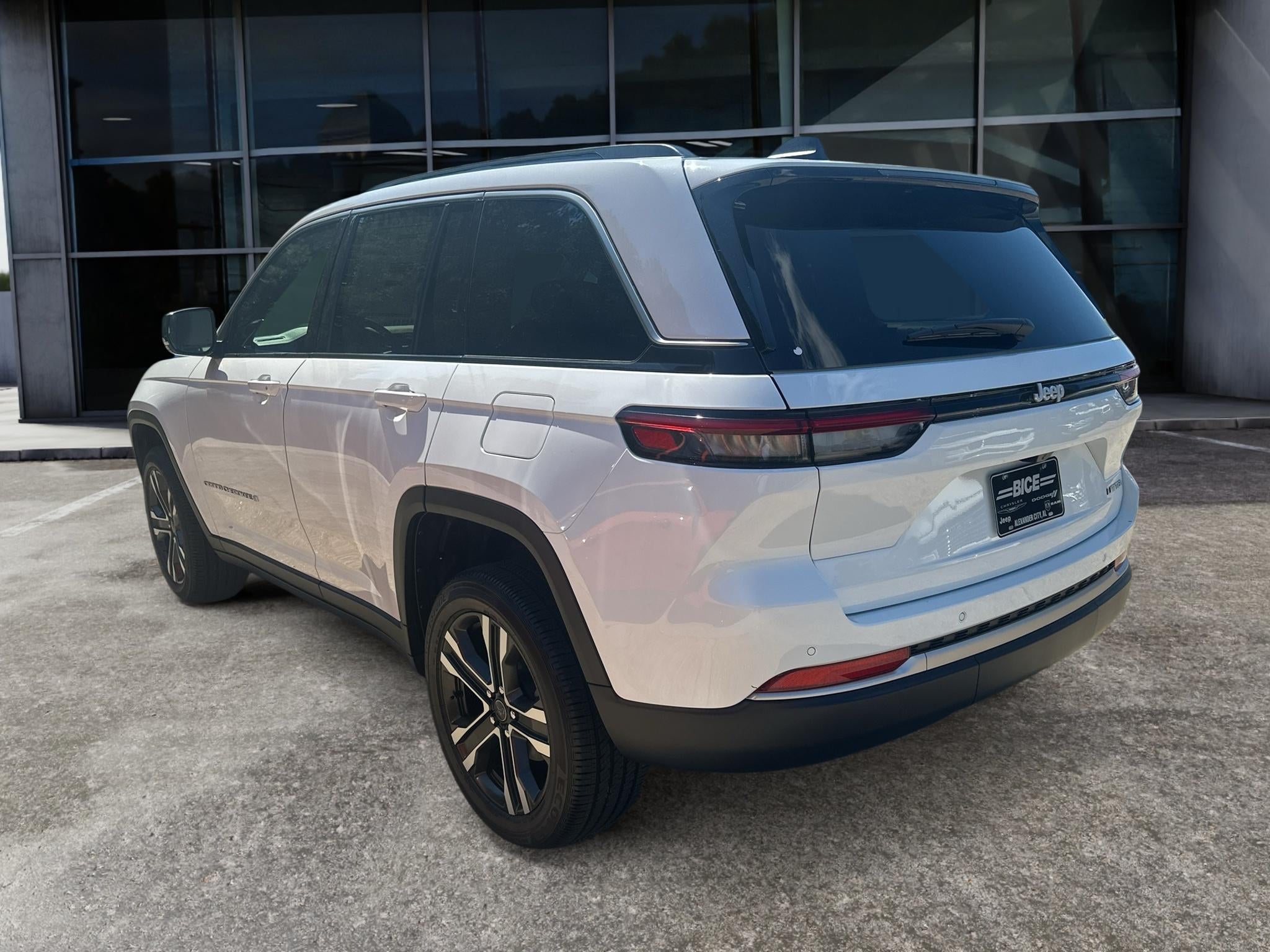 2027 Jeep Grand Cherokee Limited