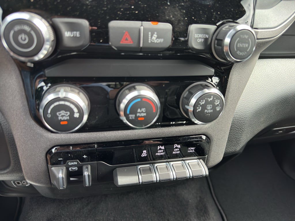 2026 RAM Ram 1500 EXPRESS CREW CAB 4X2