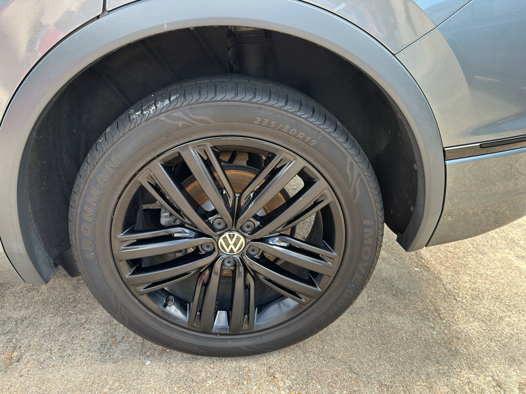 2022 Volkswagen Tiguan SE R-Line Black