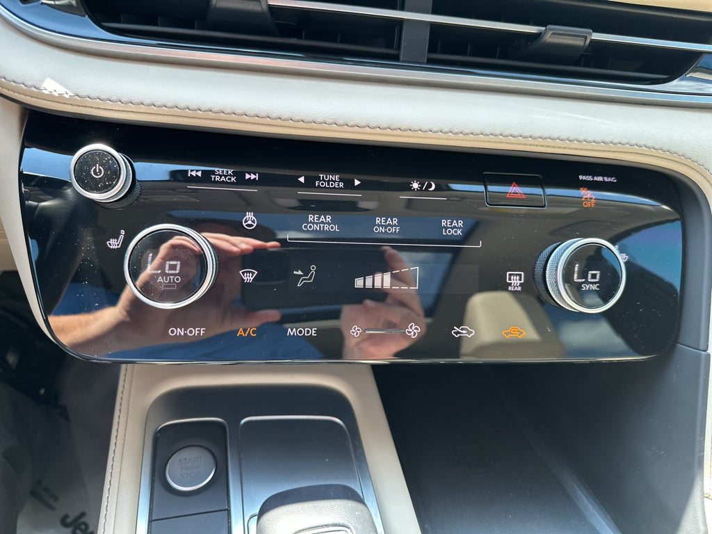 2025 INFINITI QX60 PURE