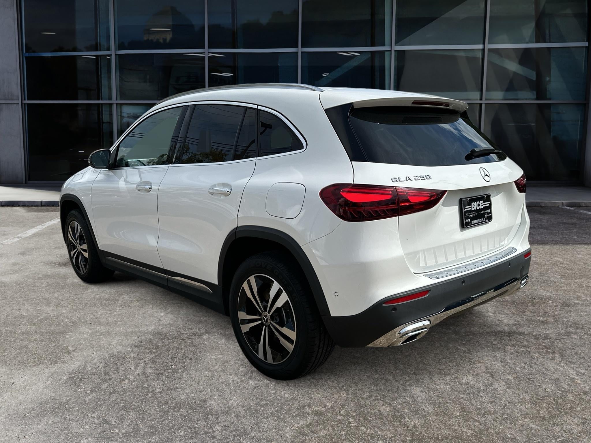 2025 Mercedes-Benz GLA 250 250