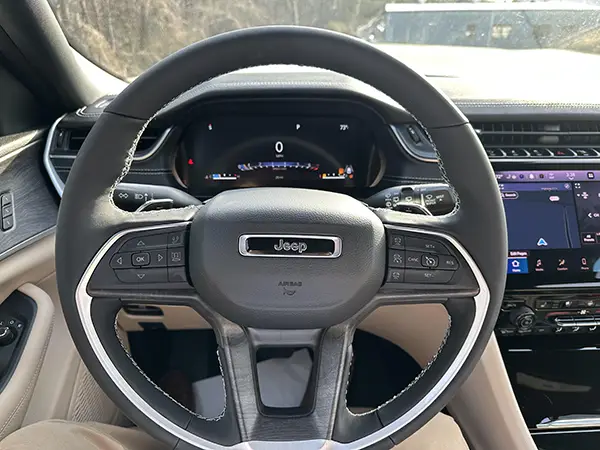 2025 Grand Cherokee dashr